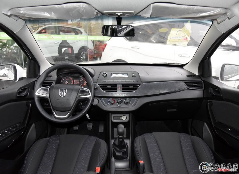 寶駿310車型 內(nèi)飾圖