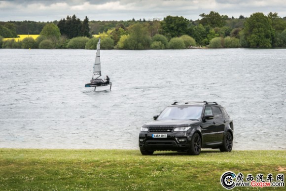 路虎助力英國(guó)帆船手 HANNAH WHITE 挑戰(zhàn)女子速度帆船世界紀(jì)錄-1.jpg