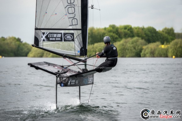路虎助力英國(guó)帆船手 HANNAH WHITE 挑戰(zhàn)女子速度帆船世界紀(jì)錄-2.jpg