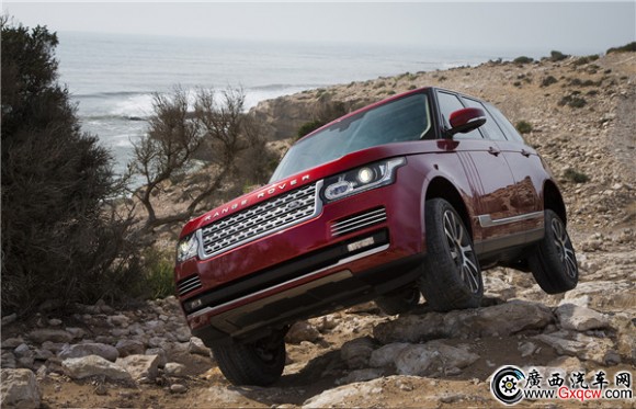 路虎攬勝車(chē)型問(wèn)鼎2015年十大**豪華SUV評(píng)選_03.JPG