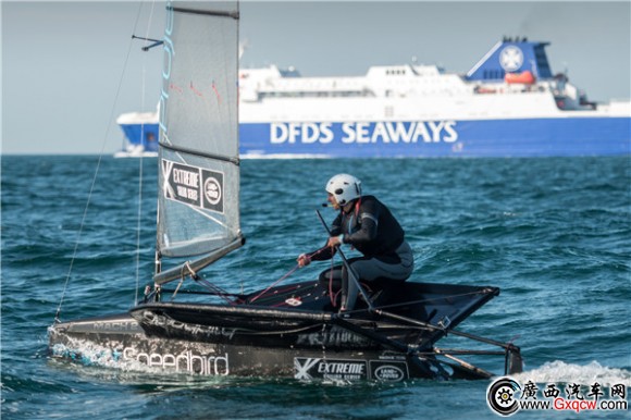 路虎**品牌大使 HANNAH WHITE創(chuàng)造吉尼斯世界紀(jì)錄_2.JPG