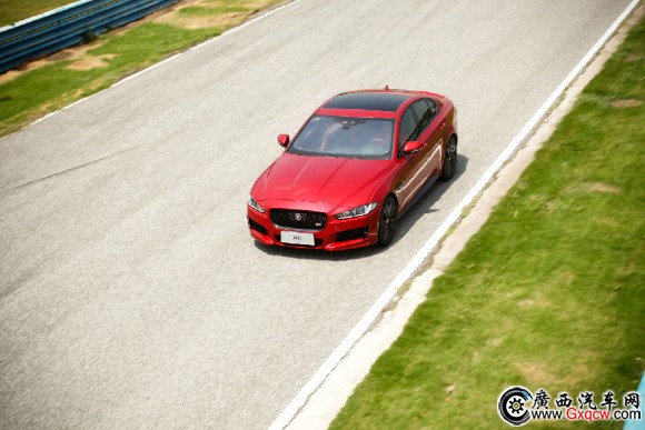 豹風(fēng)來(lái)襲 捷豹XE全國(guó)媒體試駕-3.jpg